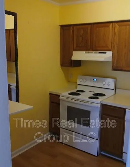 500 Campbell Cir #28 — Photo 2