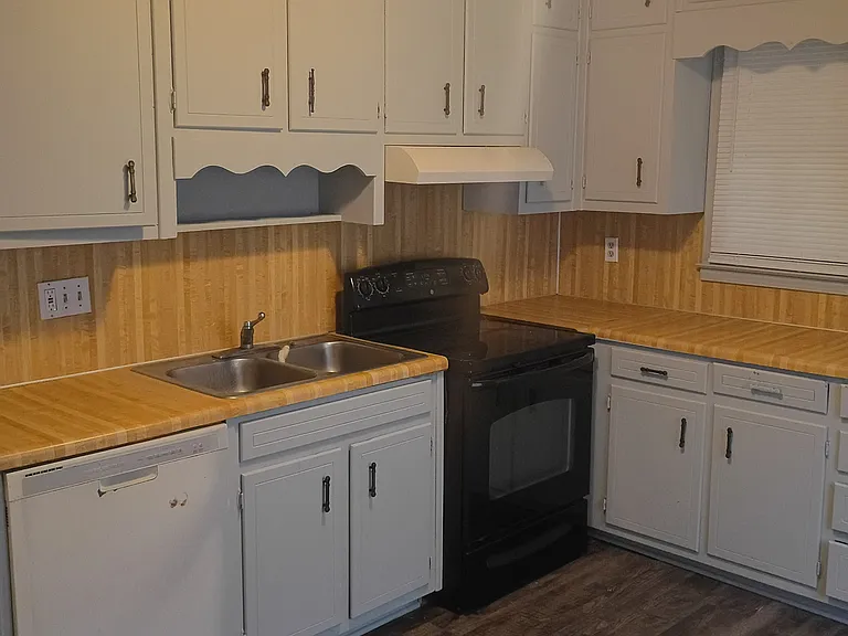 5420 Forest East Ln — Photo 2