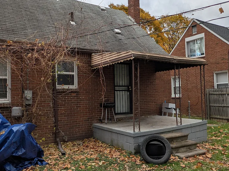 12084 Vaughan St — Photo 16