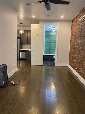 Rented by The Brokerage Group LLC | media 22