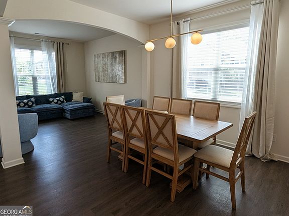 4th image of 13 Jocelyn Dr