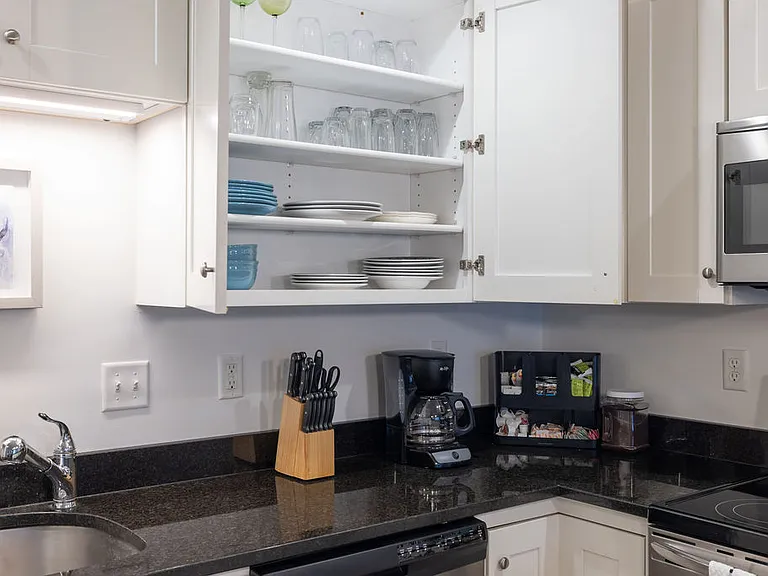 128 Ashworth Ave #206 — Photo 8