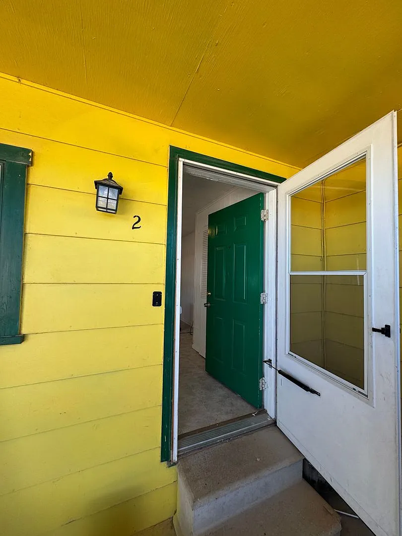 2 bedroom, 1 bath — Photo 1
