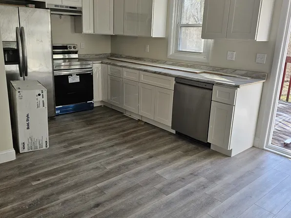 60 Lake George Rd #B, Wales, MA 01081