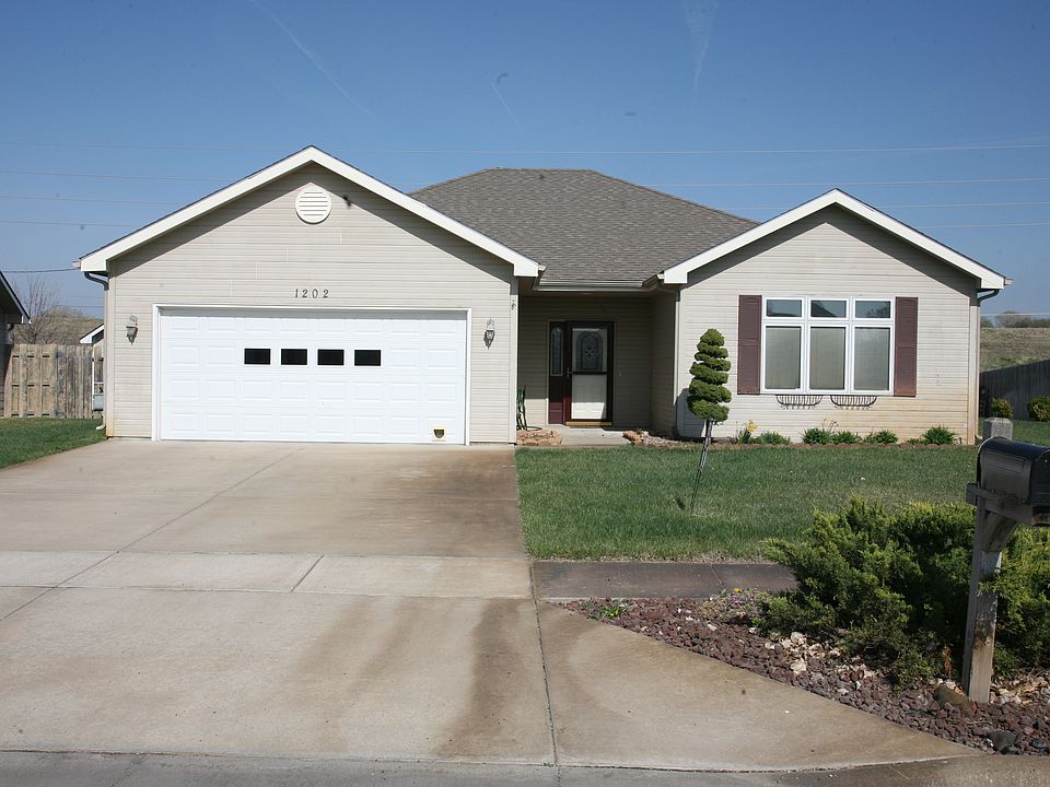 1st image of 1202 Republic Cir