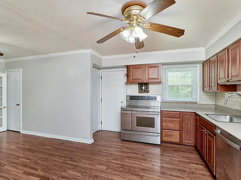 10900 Saint Boniface Ln — Photo 5