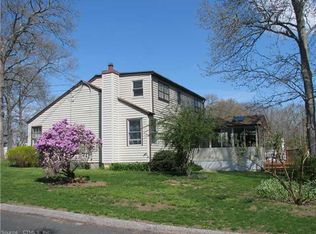 6 Hayes St, Waterford, CT 06385