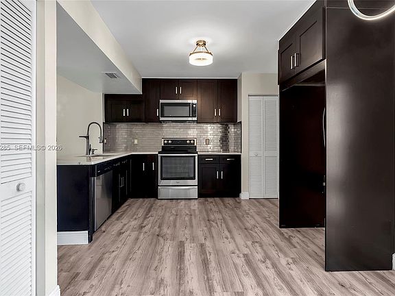 5th image of 6768 Canary Palm Cir