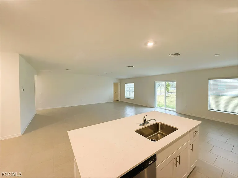 335 Parish Dr — Photo 6
