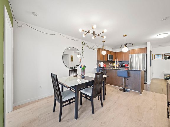 5th image of 4888 Brentwood Dr #208