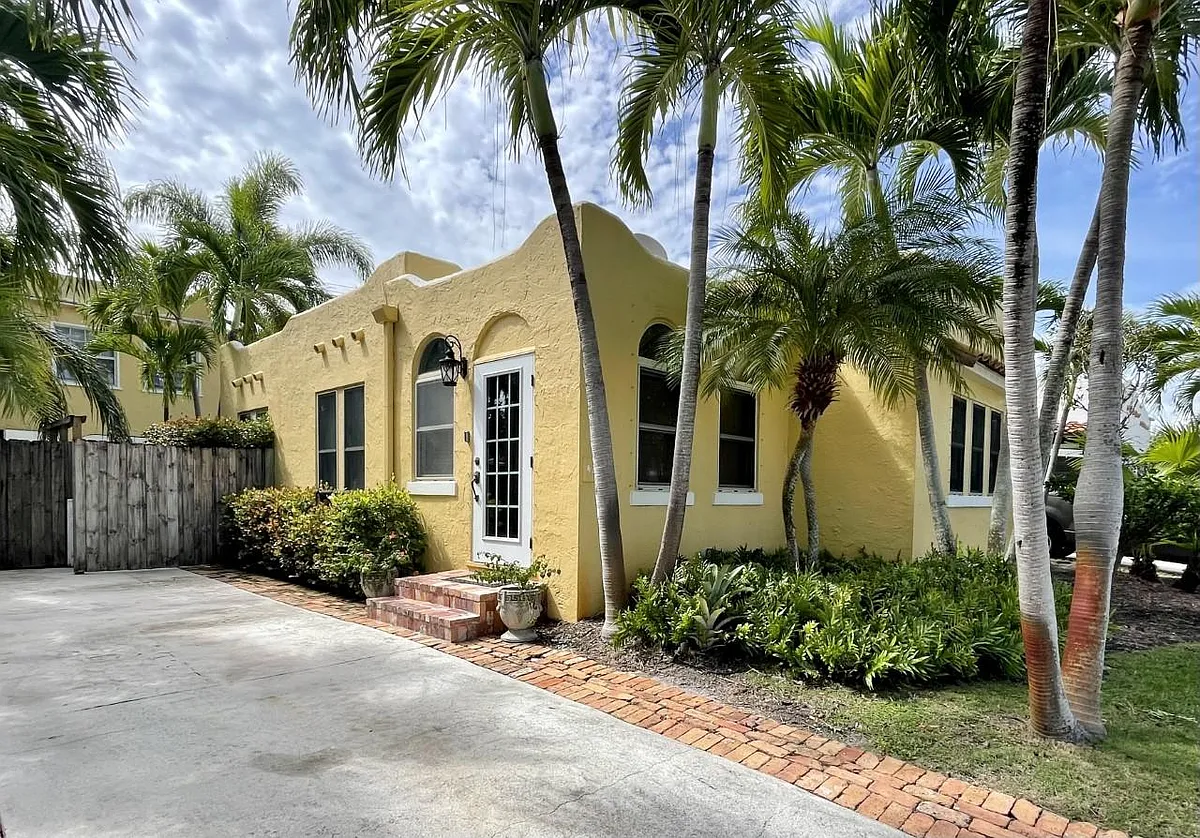 Building Photo - 430 Monroe Dr