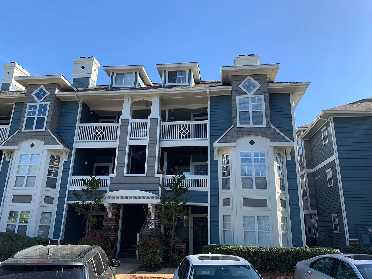2 bed, 1095 sqft, $2,400 — Photo 1
