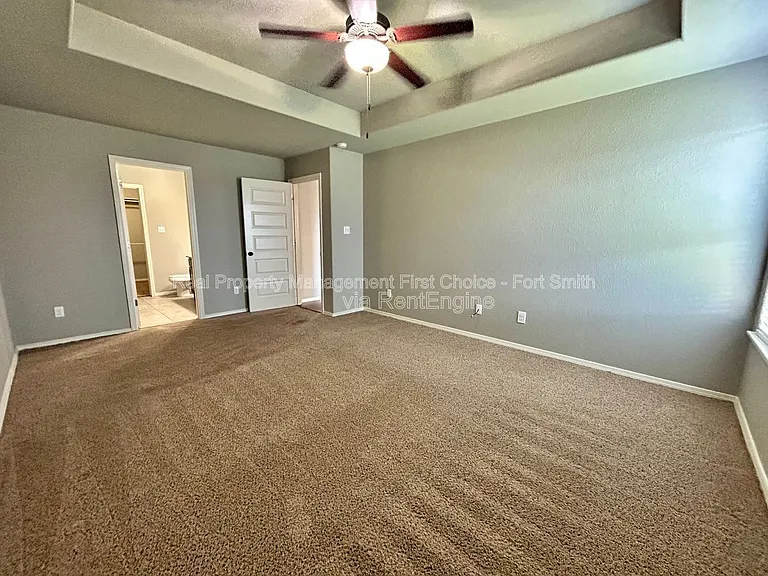 423 Ridge Point Dr — Photo 13