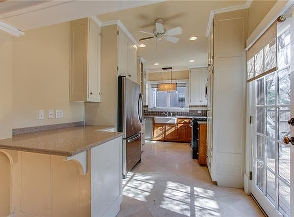 5th image of 2509 Ashwood Ave