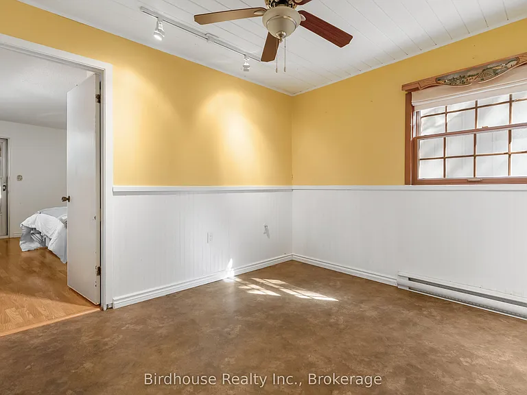 99 Riverside Dr — Photo 32