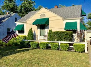 1579 Winchester Rd, Lyndhurst, OH 44124