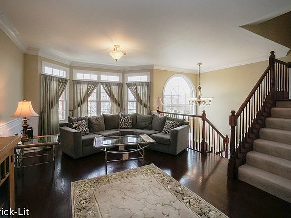 2nd image of 17933 Fountain Cir