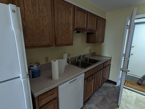 3rd image of 128 Milton Ave APT 8