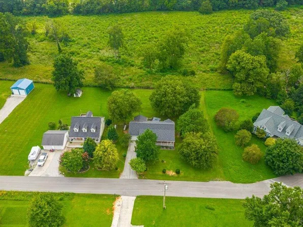 205 Matthew Ln, La Follette, TN 37766