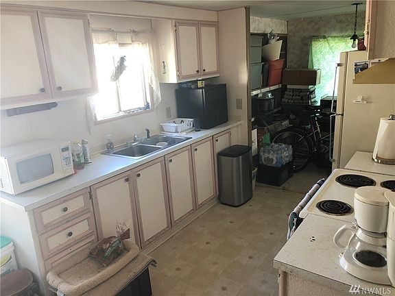 5th image of 1050 Howard St Trailer 8