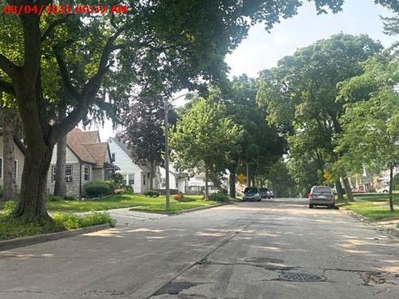 Exterior Neighborhood (street photo)