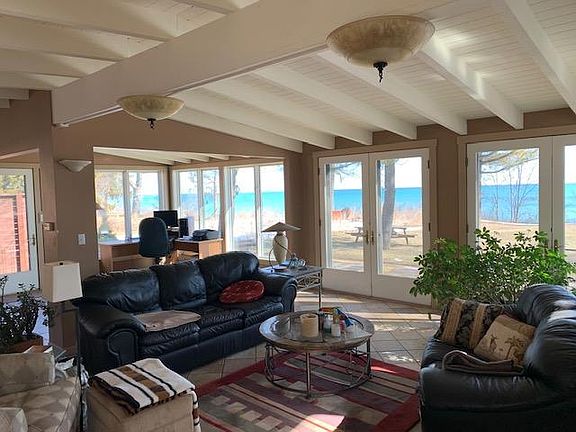 3rd image of 12158 N Lake Shore Dr