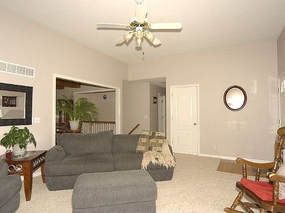 2nd image of 304 Spinnaker Dr