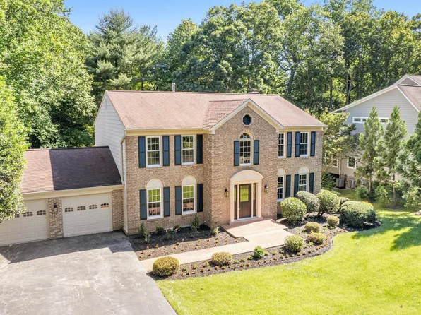 4881 Oakcrest Dr, Fairfax, VA 22030