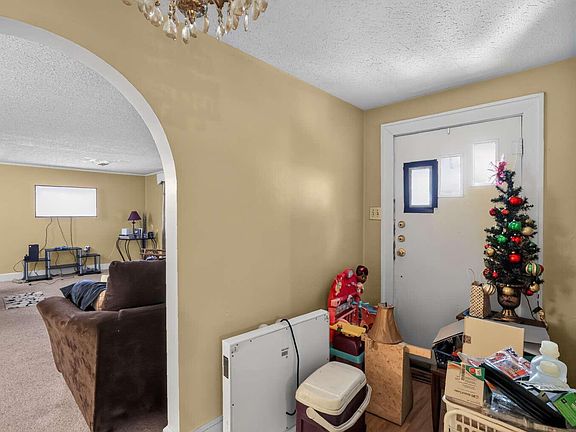 4th image of 920 Yarbro Ln