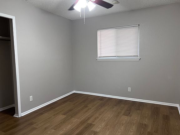 4th image of 5402 Lake Grove Dr