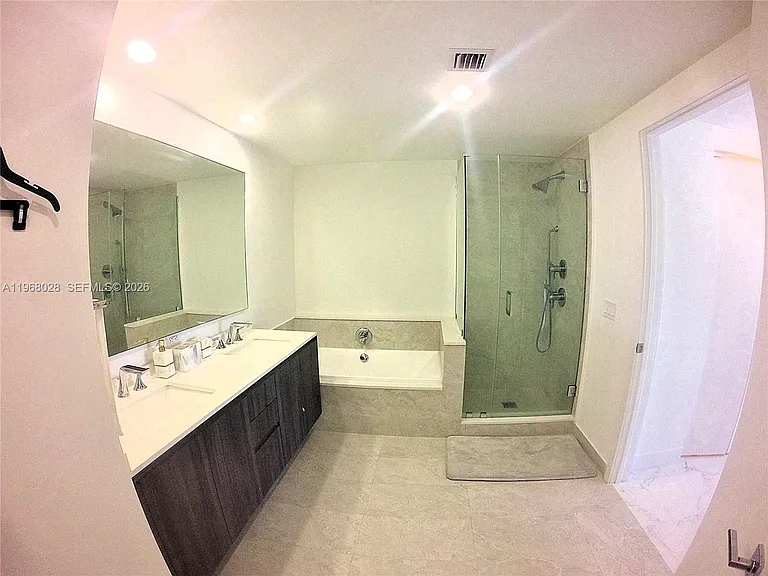 488 NE 18th St #2001 — Photo 8