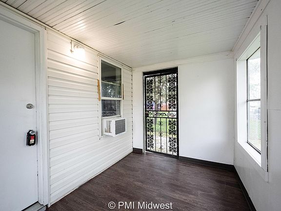 2nd image of 1643 N Centennial St