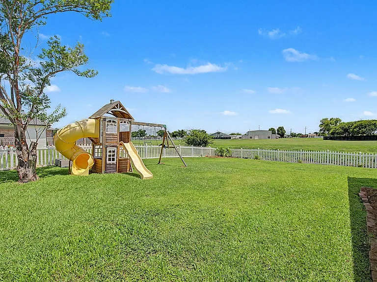 300 Cheyenne Dr — Photo 22