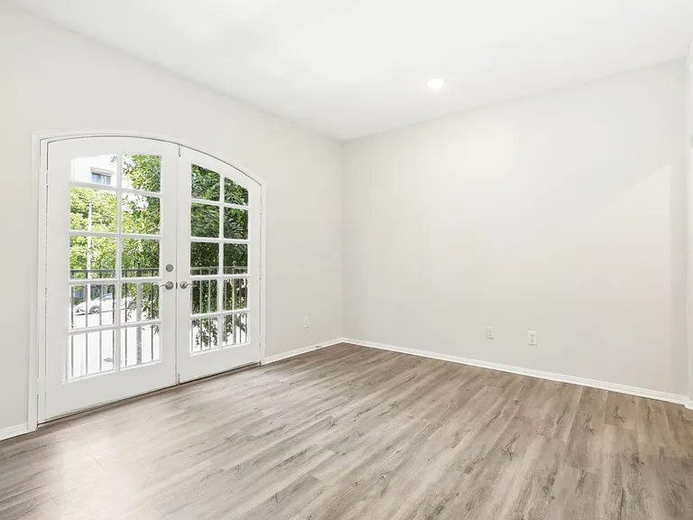 2245 Beverly Glen — Photo 127