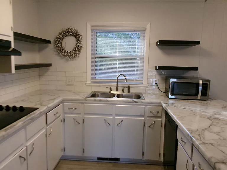 320 Broken Saddle Ln — Photo 10