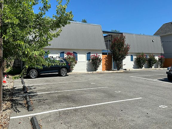 3rd image of 2514 Thornton Rd