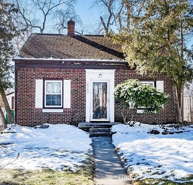 2069 Midvale St photo 1