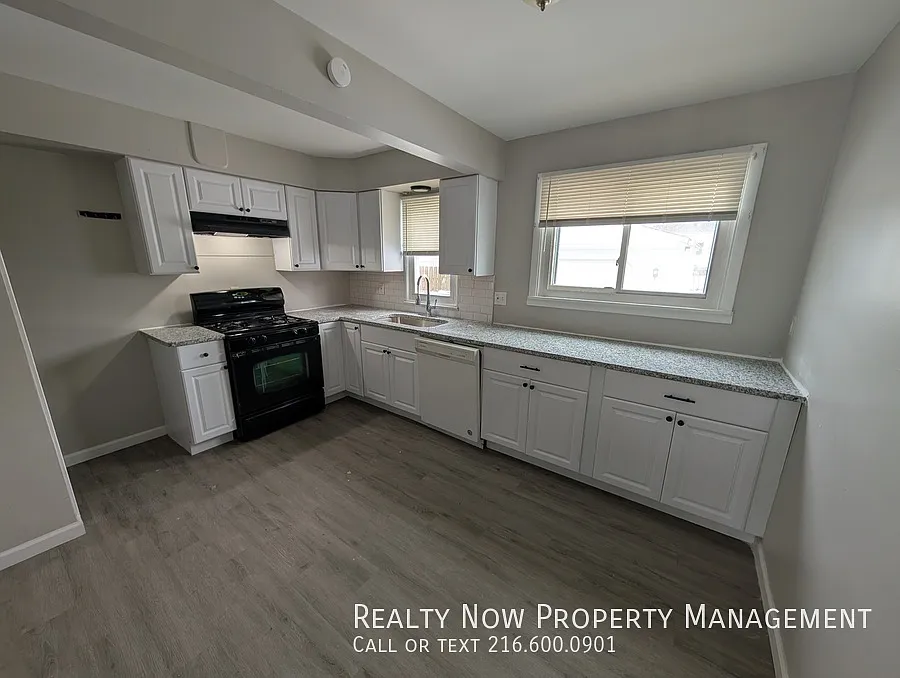 13604 Oak Park Blvd photo 1