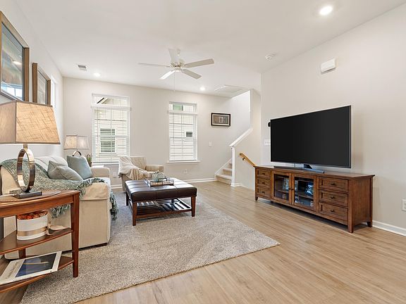 4th image of 536 Feherty Way
