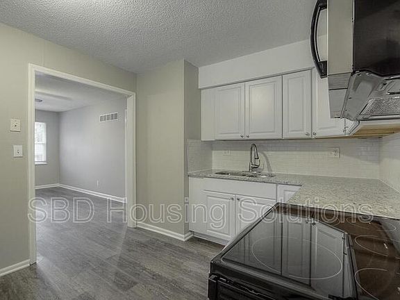 3rd image of 11813 Henry St APT A