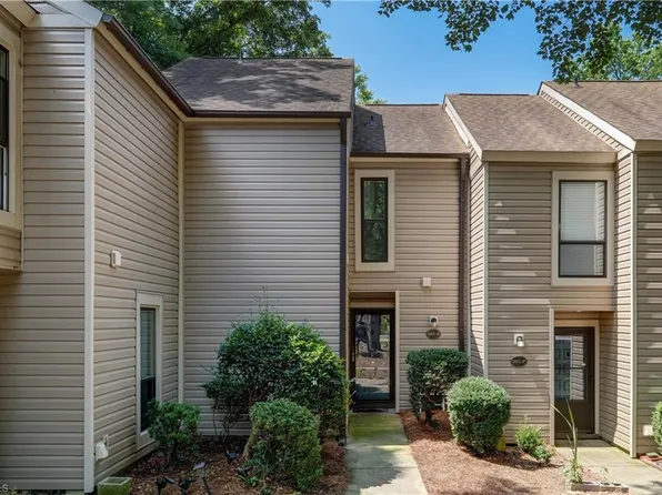 301 Village Ln Unit E, Greensboro, NC 27409