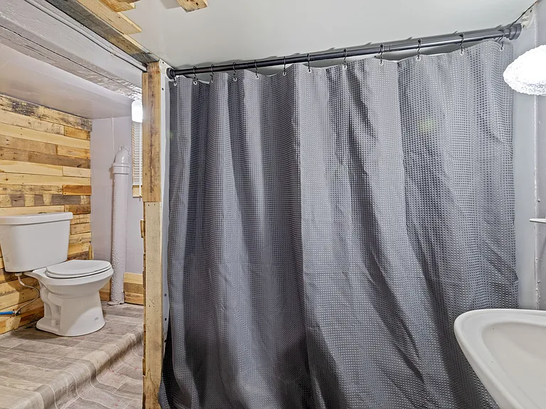 10 Carrie St — Photo 20