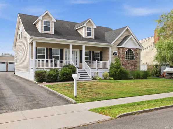 34 Meadow Lane, Amityville, NY 11701