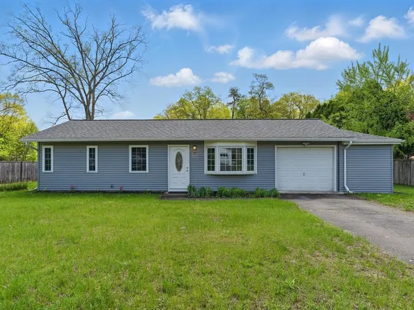 87 Birch Bluffs Dr, Westfield, MA 01085