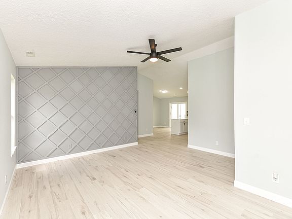 5th image of 652 Meadows Edge Ln