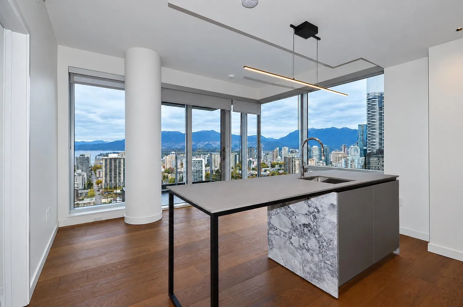 2 bed, 755 sqft, $4,200 — Photo 1