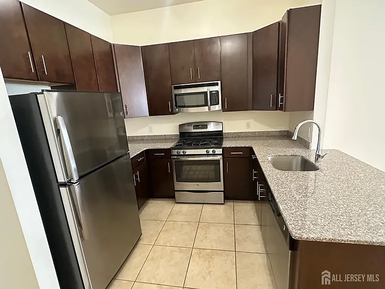 88 Roosevelt Ave #212 — Photo 3