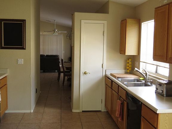 3rd image of 2588 W Saguaro Bluffs Dr