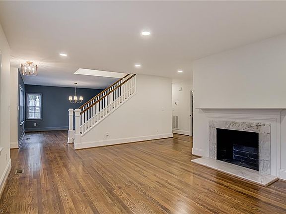 4th image of 770 Oaklawn Ave
