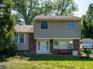 50 Flamingo Rd, Hatboro, PA 19040
